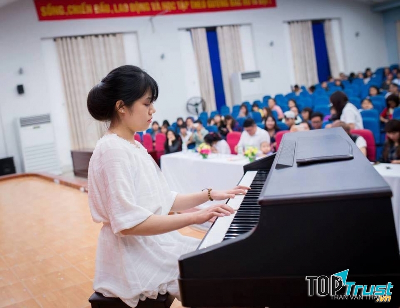 Trong các cuộc thi tài năng thì gái Ngoại Ngữ luôn tỏa sáng và nổi bât