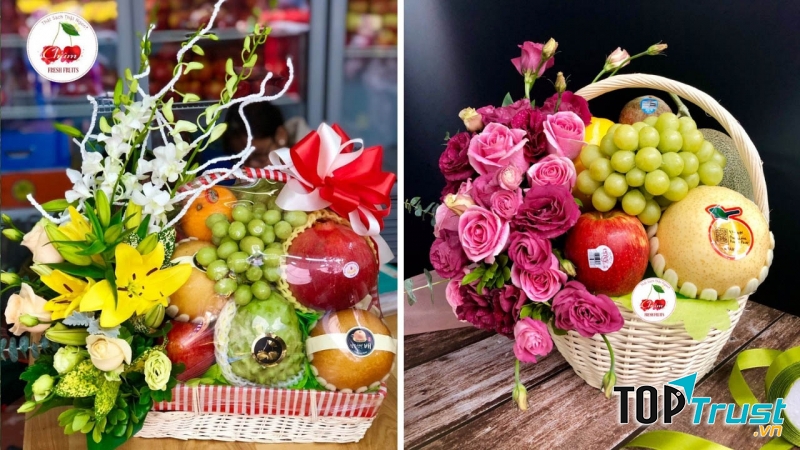 Giỏ trái cây tết tại Châm Fruits được kết hợp giữa trái cây và hoa tươi giúp giỏ thêm phẩn nổi bật ấn tượng