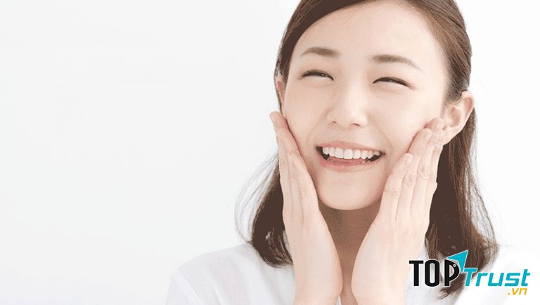Nước beauty lại có phân tử nước siêu nhỏ và rất giàu vi khoáng tự nhiên (nhờ quá trình lọc giữ lại vi khoáng tự nhiên trong nước) nên sẽ nhanh chóng thấm sâu vào tế bào da, cung cấp vi khoáng, dưỡng ẩm cho da trong những ngày hè oi bức.