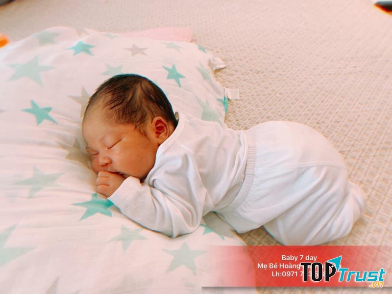 Được tắm đúng cách giúp bé ngủ ngon