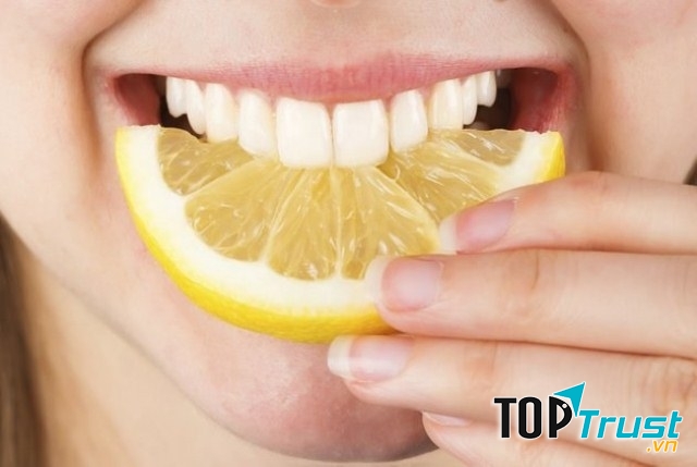 Chanh tươi giúp làm trắng răng tự nhiên