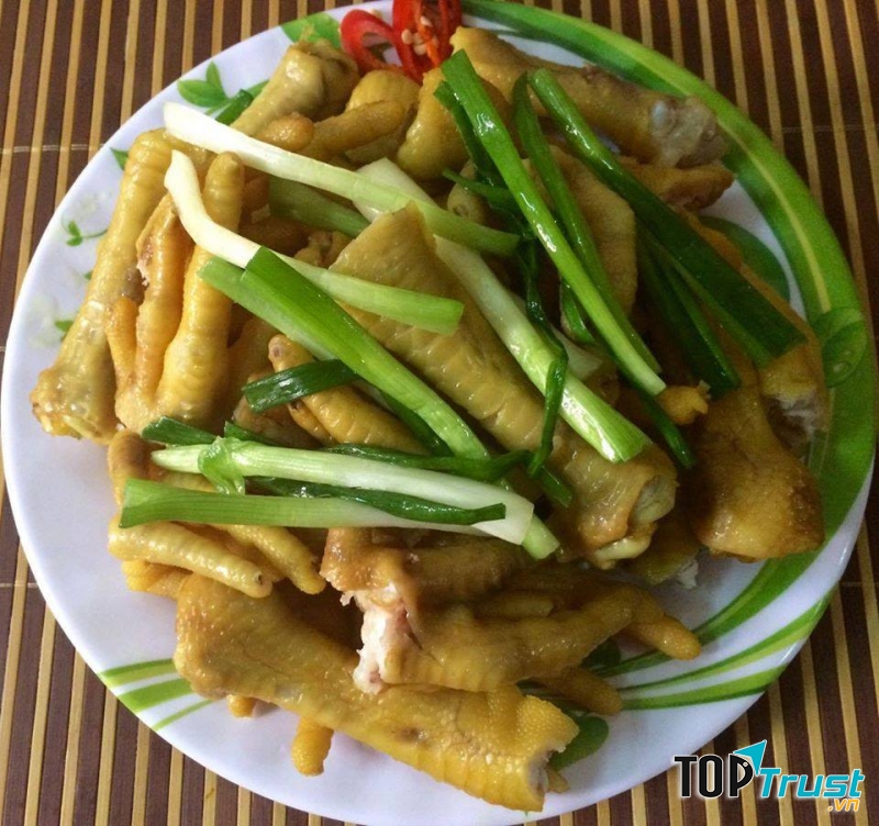 Chân gà hấp hành