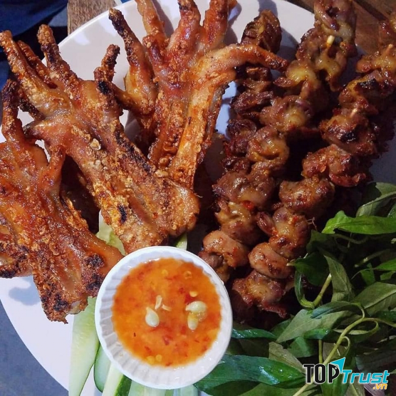 Chân gà nướng Bà Triệu