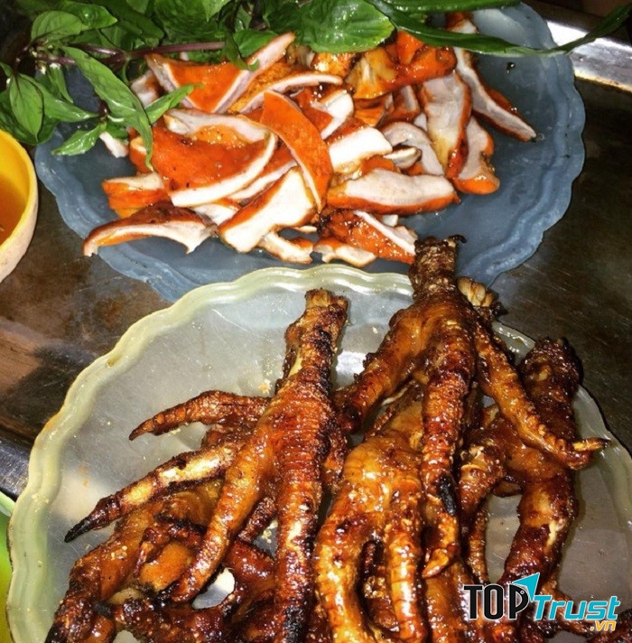 Chân gà nướng Minh Khai