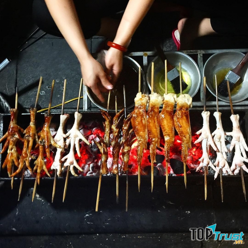 Chân Gà Nướng Phố Lý Văn Phức