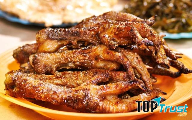 Chân gà nướng – Quán cây đa