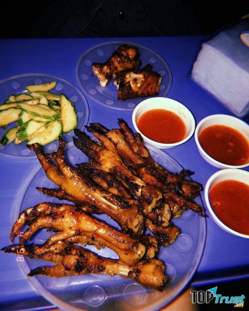 Chân gà nướng – Quán cây đa