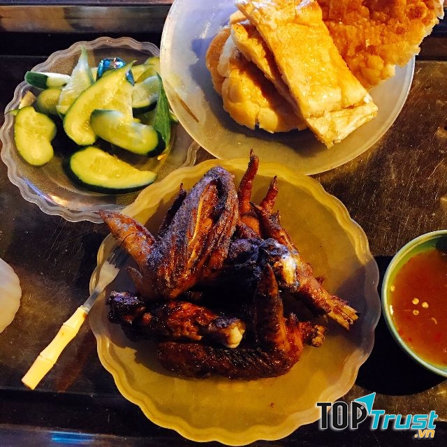 Chân và cánh gà nướng Thụy Khuê