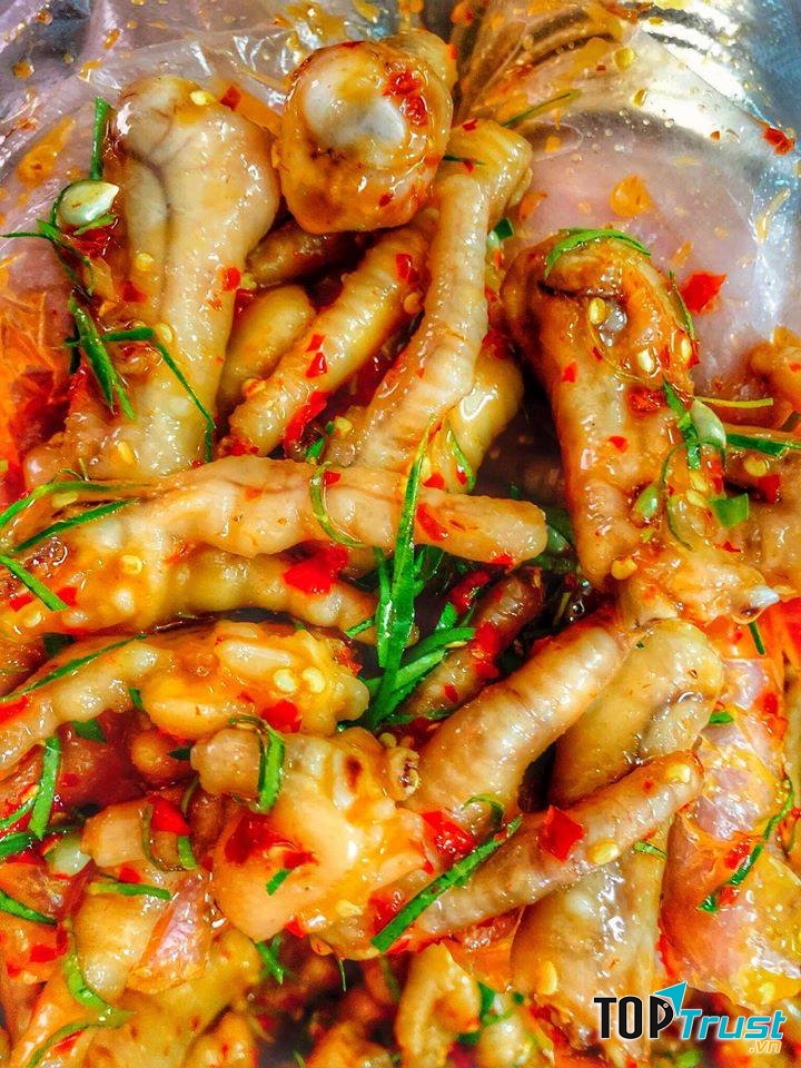 Chân gà sốt thái
