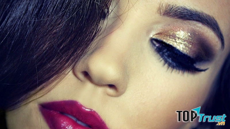 Vẽ chân mày bàng cọ