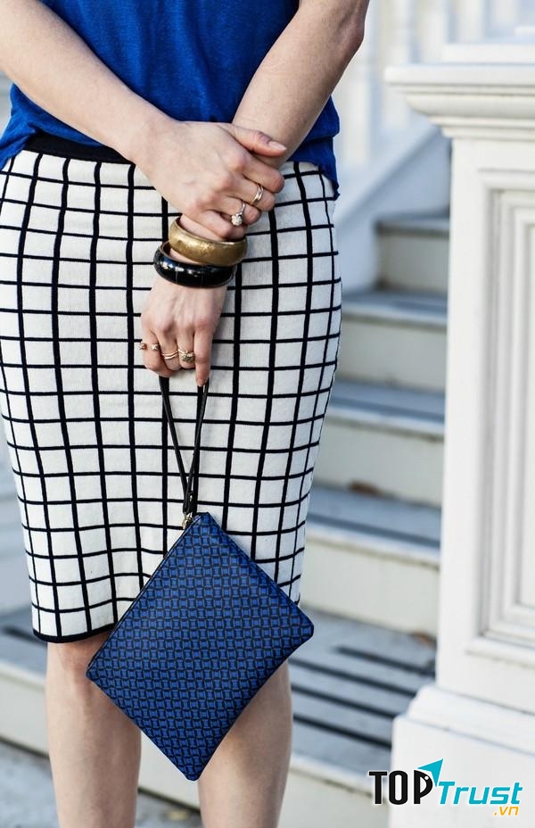 Phá cách hơn với chân váy kiểu kẻ rô