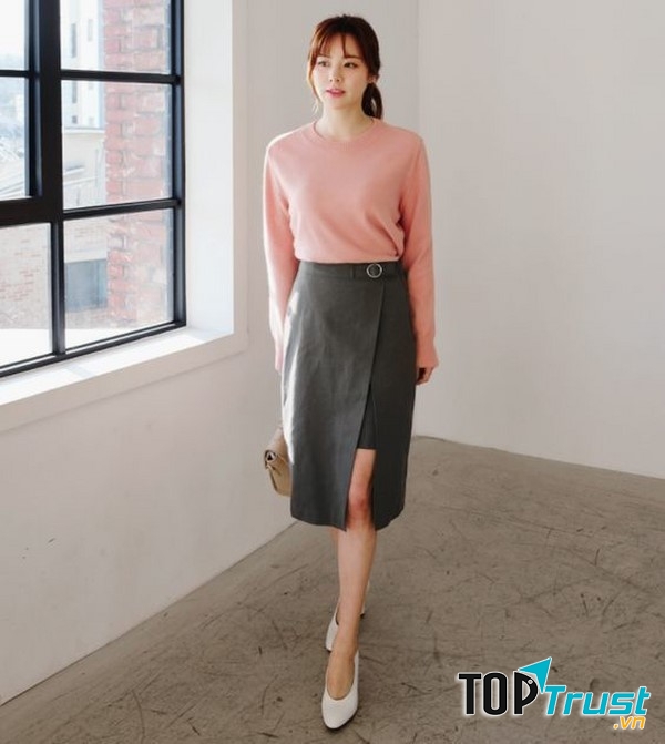 Áo len với chân váy bút chì