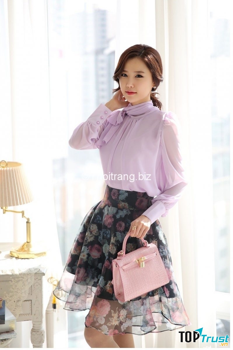 Chân váy họa tiết dịu dàng