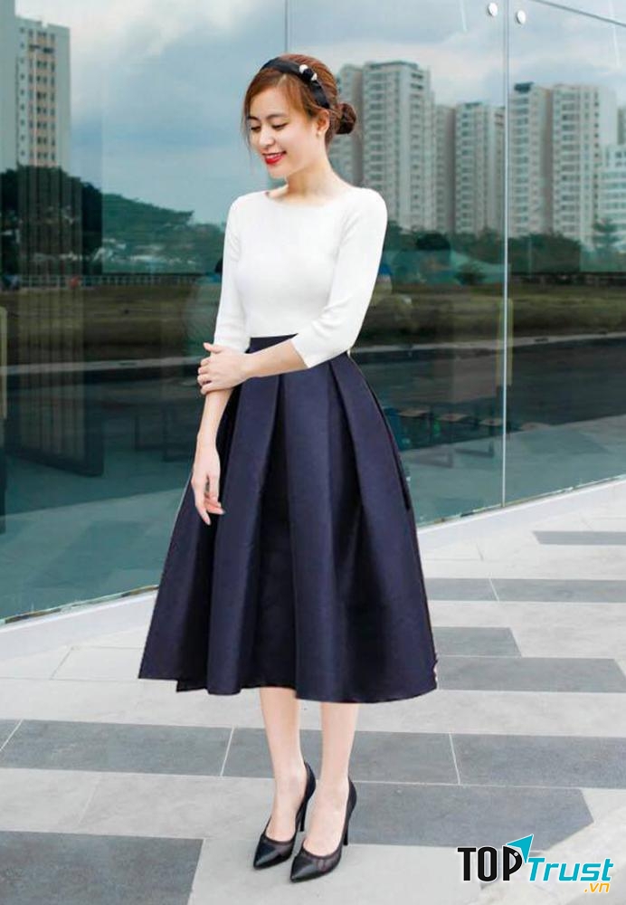 Chân váy dài tạo sự thanh lịch nơi công sở