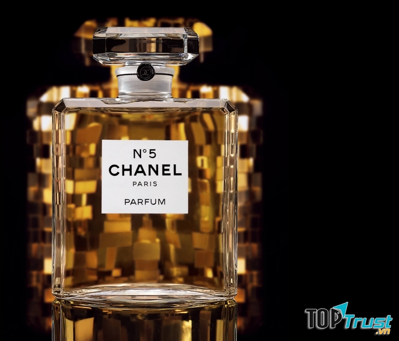 Chanel số 5, có giá khoảng $ 200