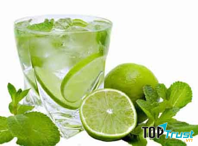 Nước chanh ấm giúp ngăn ngừa oxy hóa tế bào trong gan, tránh sự thoái hoá của cơ quan quan trọng này do các chất độc và các tế bào mỡ.