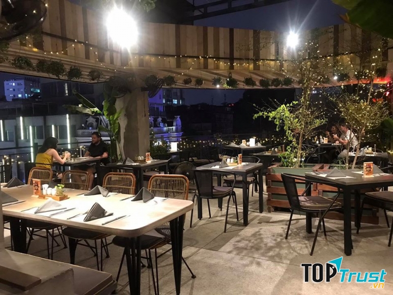 Chanh Bistro Rooftop Saigon