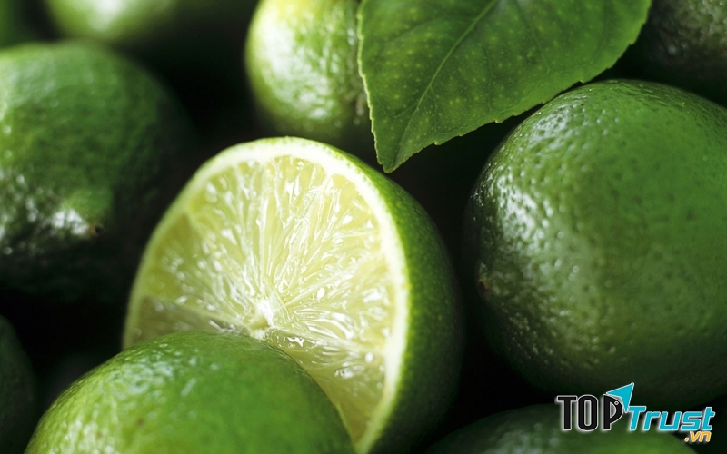 Chanh làm sáng da khuỷu tay, đầu gối