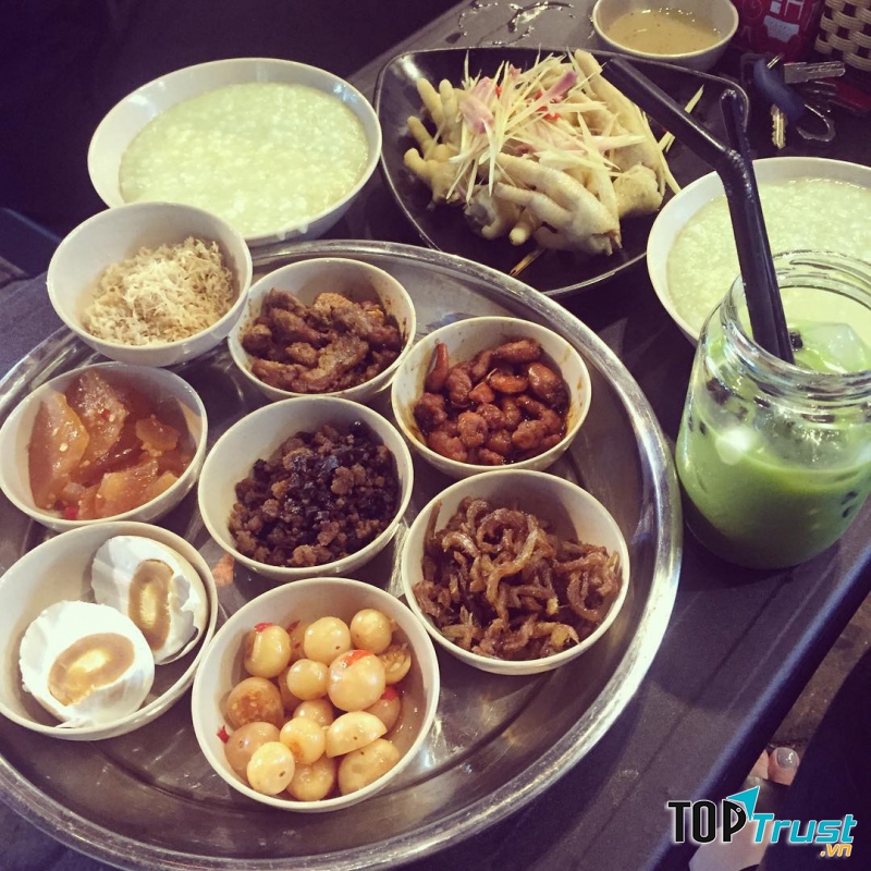 Thưởng thức Cháo về đêm tại Nha Trang