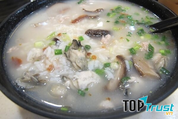 Cháo cá quả được các chuyên gia dinh dưỡng khuyên ăn mỗi ngày.