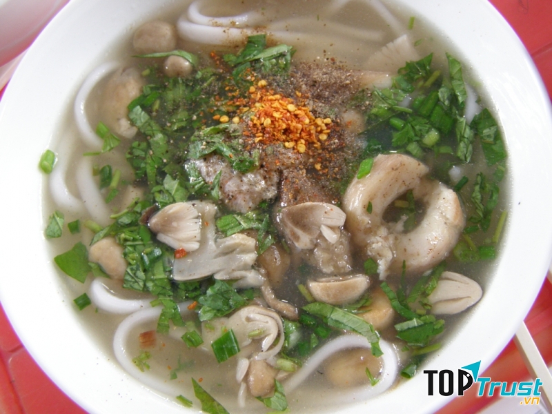 Bát cháo canh ngon, ngọt, thơm tại quán cháo canh anh Hợp