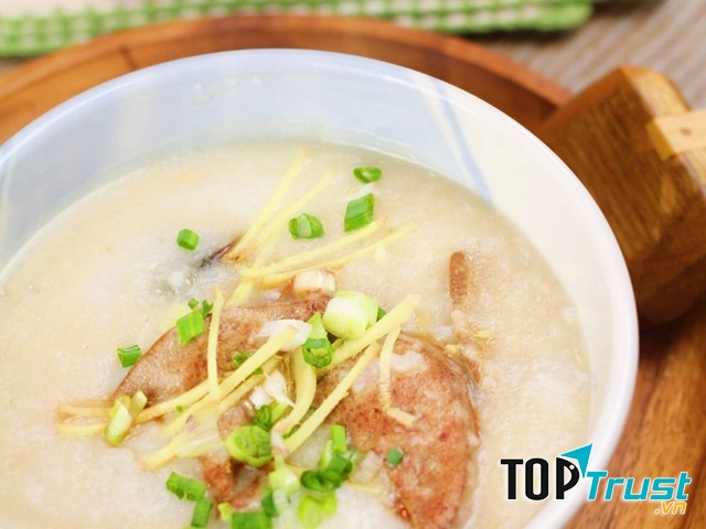 Cháo gan heo, măng tươi