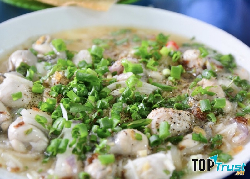 Món cháo hàu dinh dưỡng thơm ngon tại 363 Lê Lợi