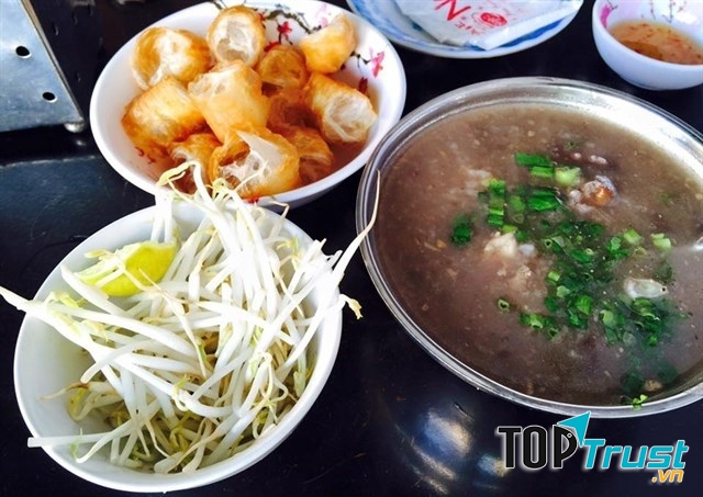 Tô cháo lòng thơm ngon vừa miệng