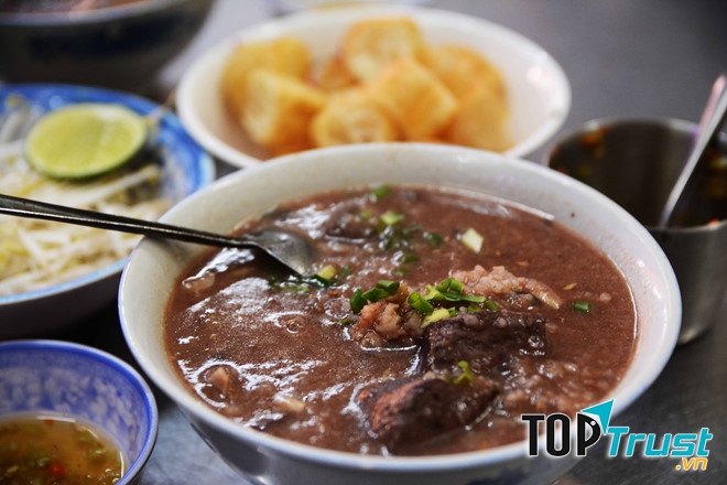 Bát cháo lòng Bà Út