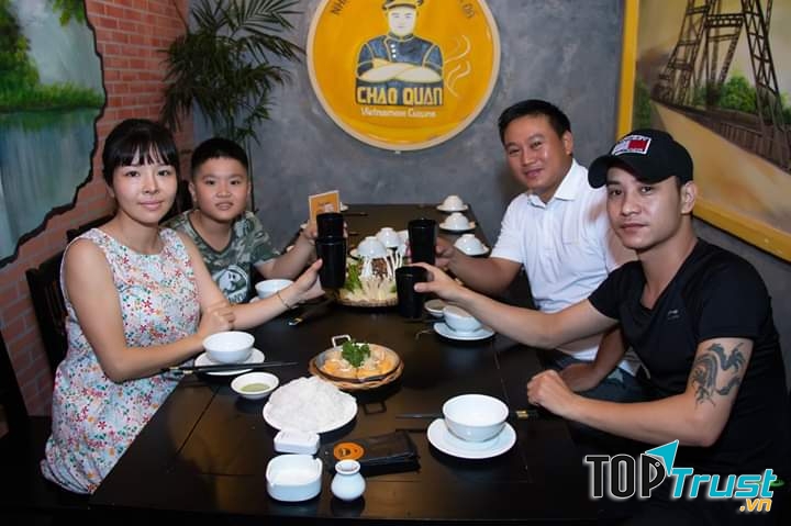 Chao quán với không gian ấm cúng thích hợp các bữa tiệc họp mặt gia đình