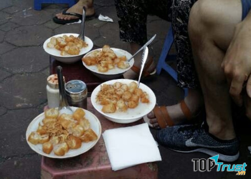 Cháo sườn Bách Khoa - Quán cháo sườn nức tiếng ở Hà Nội thơm ngon những ngày đông