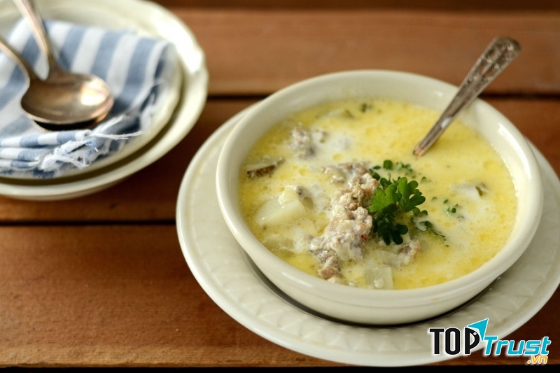 Khi kết hợp khoai tây với thịt bò, bạn sẽ có món cháo dinh dưỡng giàu đạm và vitamin cho bé.