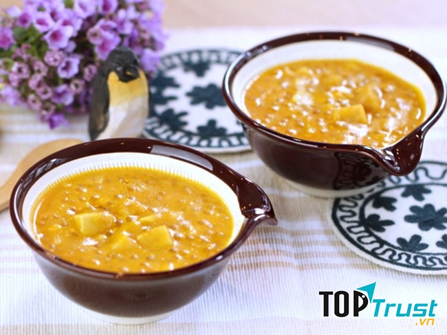 Cháo thịt gà nấu bí đỏ là một trong những cách nấu cháo dinh dưỡng cho bé hấp thu tốt