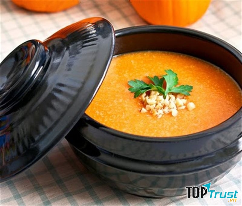 Cháo thịt heo bí đỏ là món cháo đặc biệt thơm ngon và giàu dinh dưỡng cho trẻ