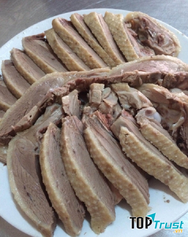 Hãy đến thưởng thức món vịt thơm ngon tại quán Bà Thôi