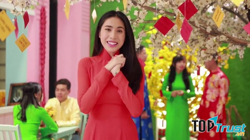 Thủy Tiên xinh đẹp trong MV Chào xuân mới