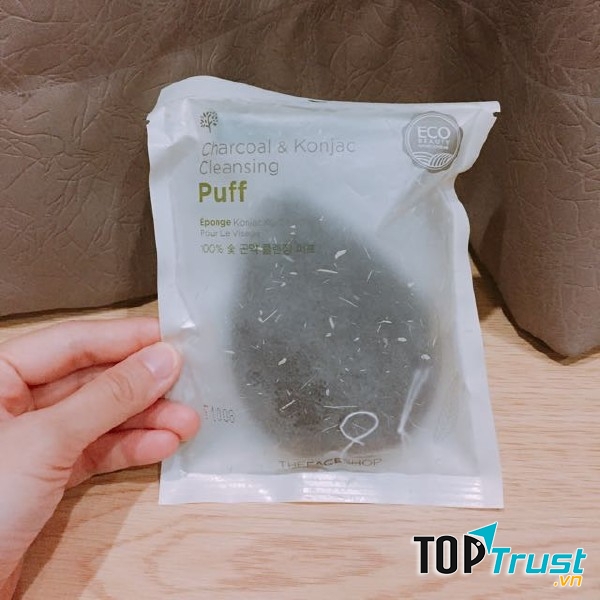 Charcoal & Konjac Cleansing Puff
