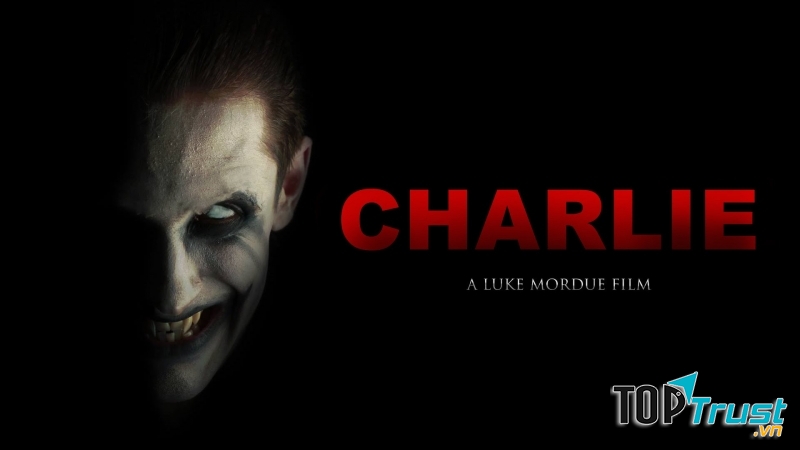 Nụ cười bí hiểm của Charile