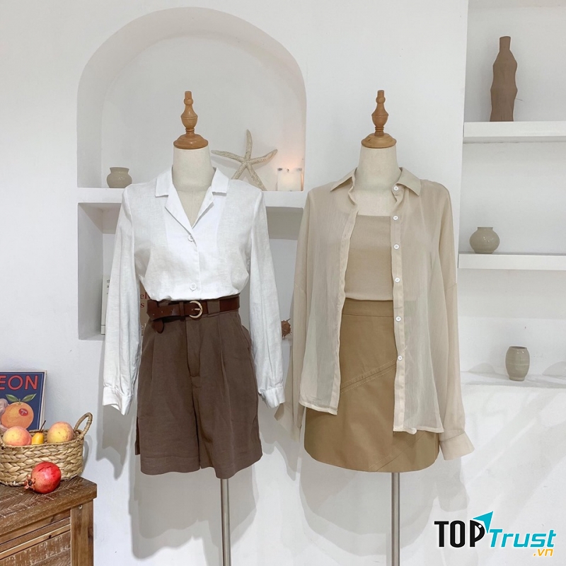 Shop chủ yếu là trang phục gam màu trầm