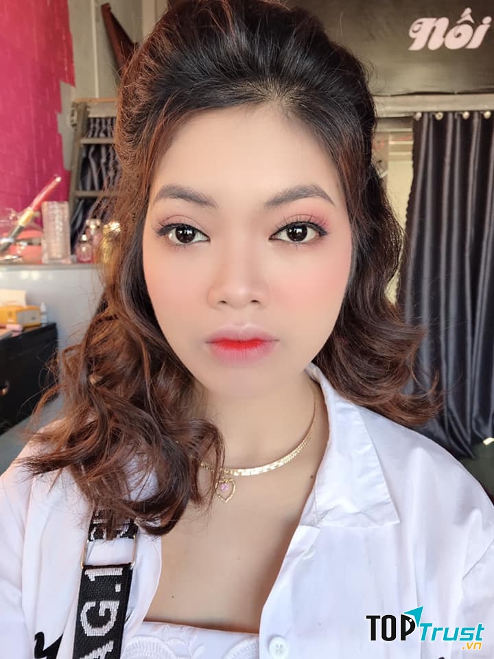 Thu Makeup