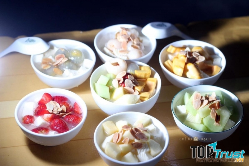 Chè khúc bạch Ngọc Thảo là điểm đến cuối tuần của các bạn trẻ.