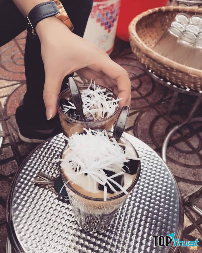Chè thập cẩm bà Mai