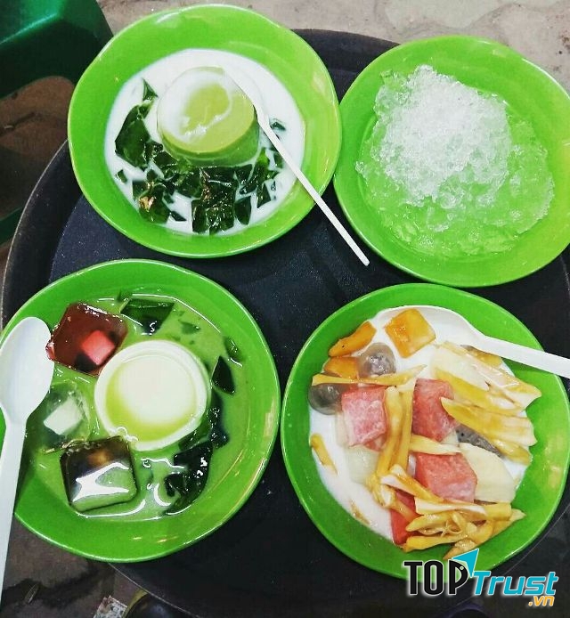 Chè Bát Phố Cổ