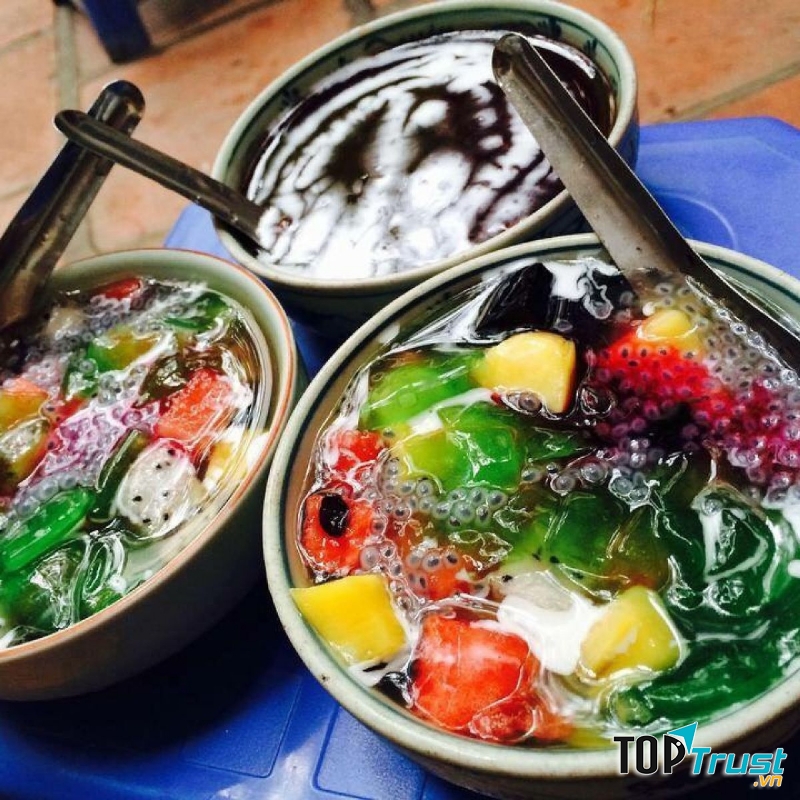 Chè hoa quả của quán Bobo Chacha