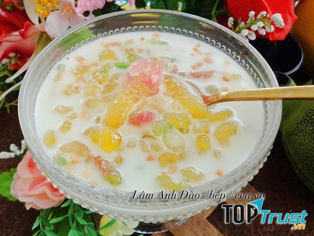 Chè bưởi, hạt é mủ gòn là những món rất ngon tại quán