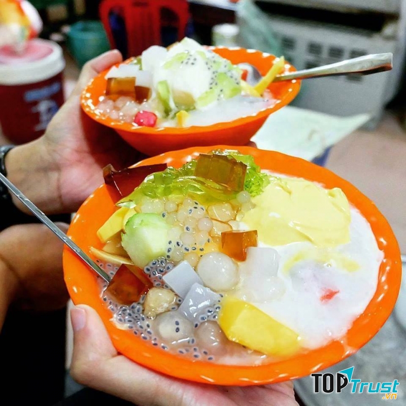 Một bát chè trái cây mát lạnh lại vừa bổ dưỡng, nhiều loại trái cây