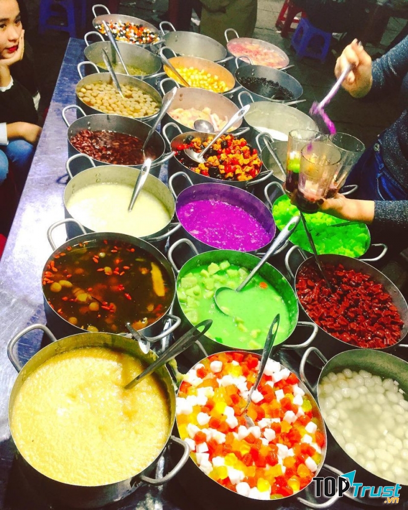 Chè Huế và bánh xèo Huế