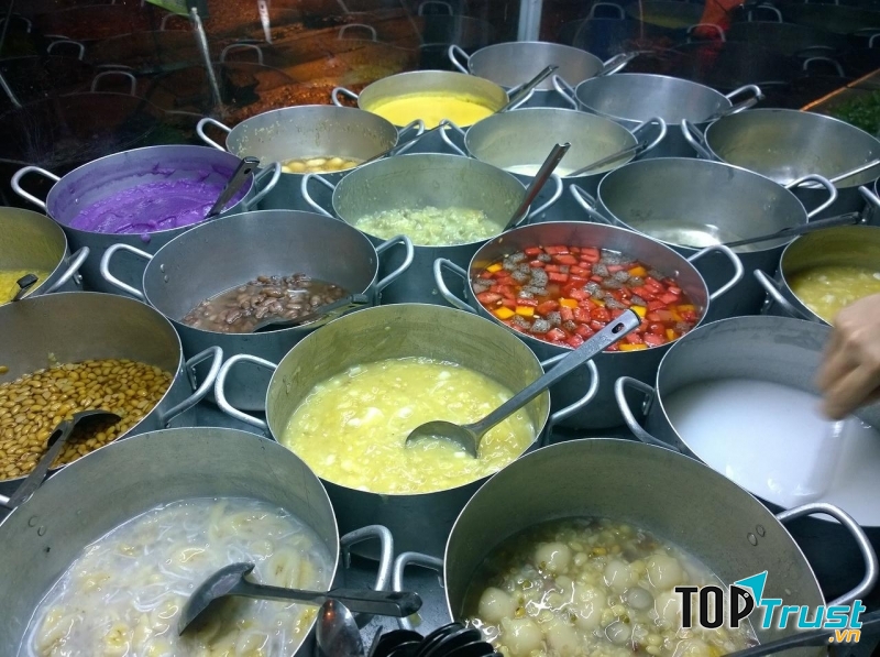 Chè Huế và bánh xèo Huế