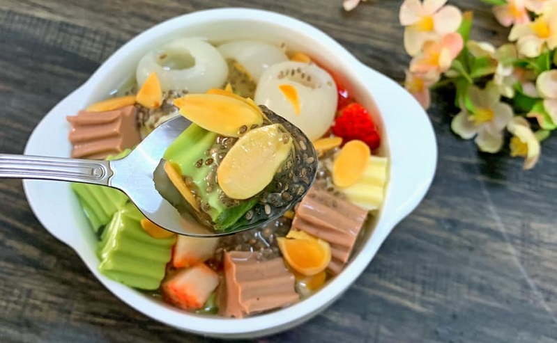 Những miếng thạch sữa nhiều vị đủ màu sắc được cắt sẵn