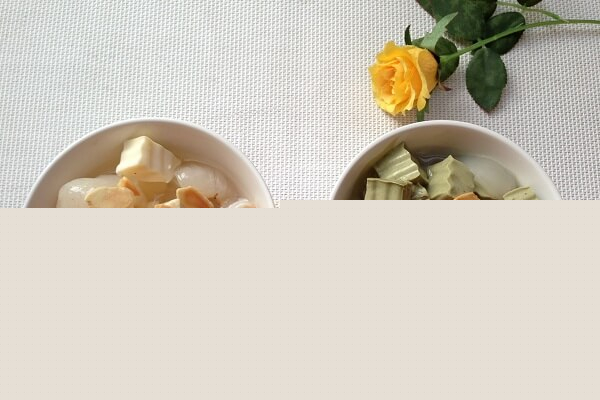 Nguyên liệu gồm gelatin, kem tươi, sữa tươi không đường, long nhãn, hạnh nhân